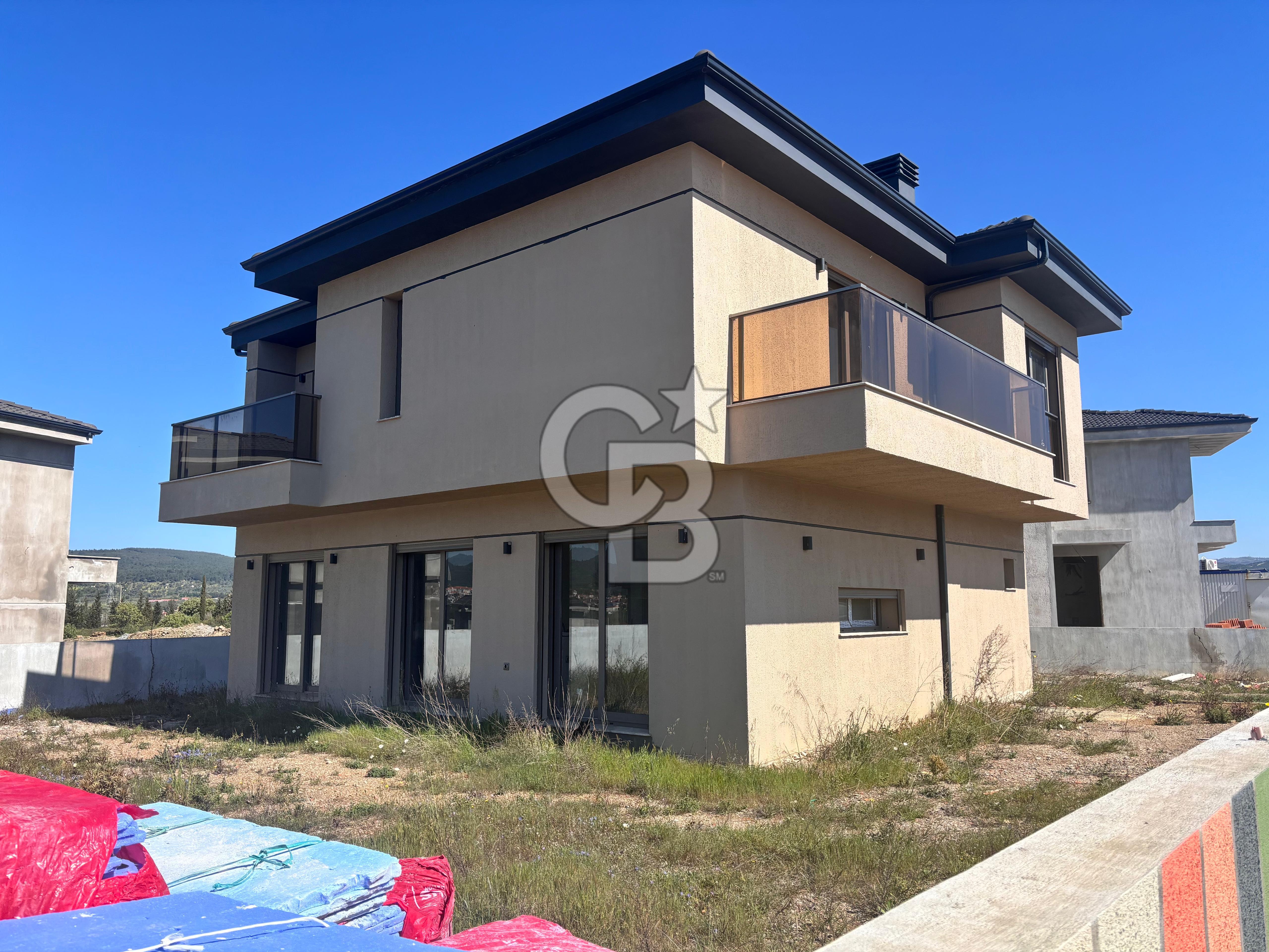 Şerefiyesi En Yüksek Villa Urla Bademler Site İçinde 4+1 Dubleks