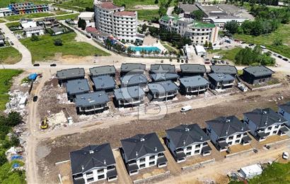 KOCAELİ YENİKÖY MERKEZ 4+1 SATILIK SİTE İÇERİSİNDE VİLLA