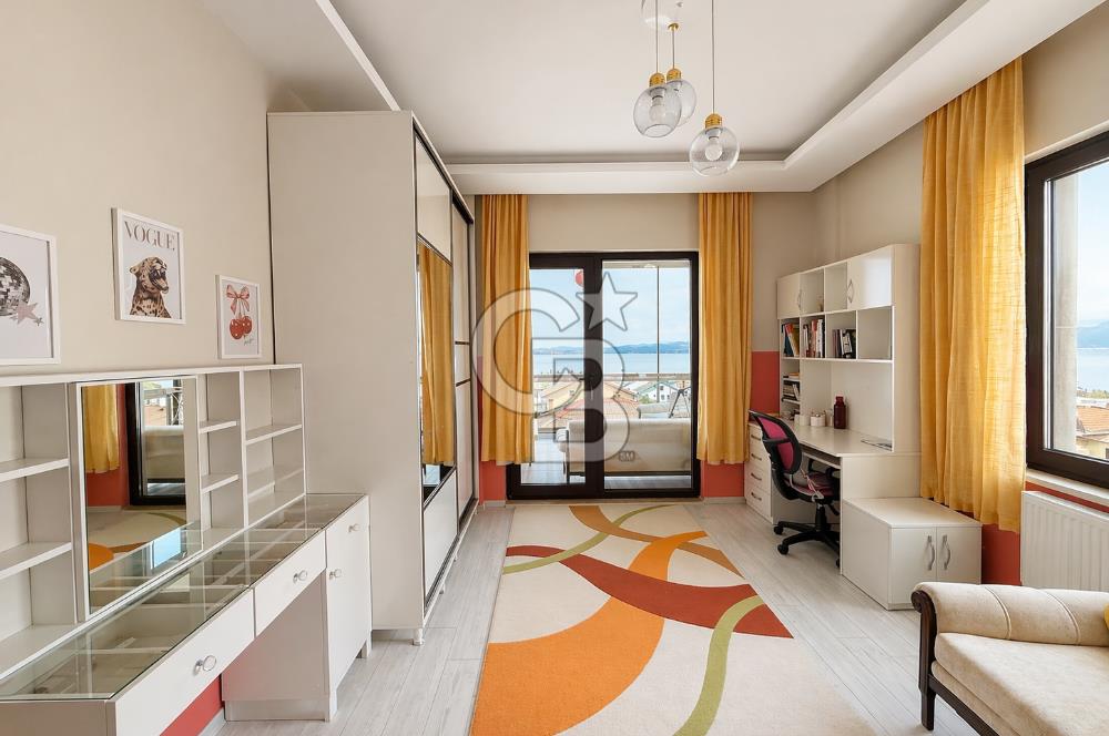 KOCAELİ KARAMÜRSEL DENİZ MANZARALI BAHÇELİ SATILIK DUBLEKS DAİRE