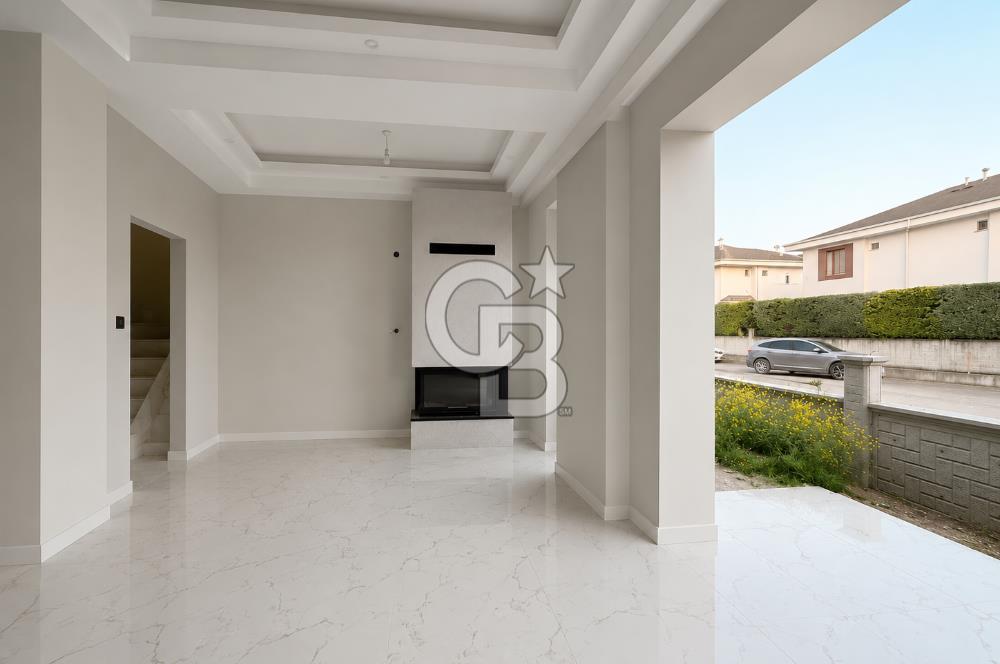 KOCAELİ BAŞİSKELE YENİKÖY'DE SİTE İÇERİSİNDE SATILIK VİLLA