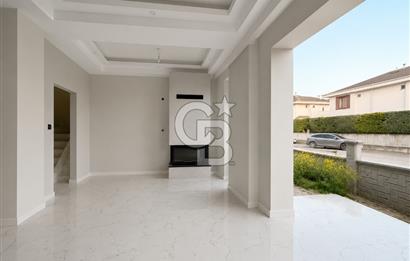 KOCAELİ BAŞİSKELE YENİKÖY'DE SİTE İÇERİSİNDE SATILIK VİLLA
