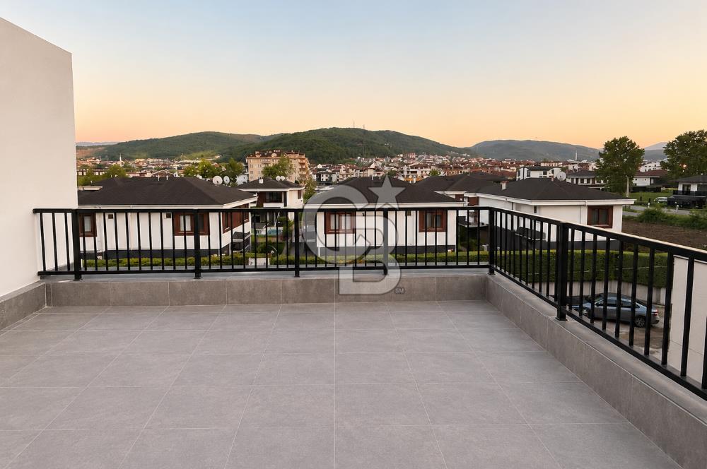 KOCAELİ BAŞİSKELE YENİKÖY'DE SİTE İÇERİSİNDE SATILIK VİLLA
