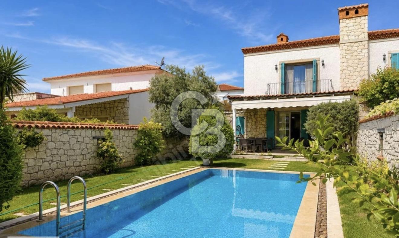 TEOK'tan Alaçatı Hacımemiş'te Havuzlu Taş Villa