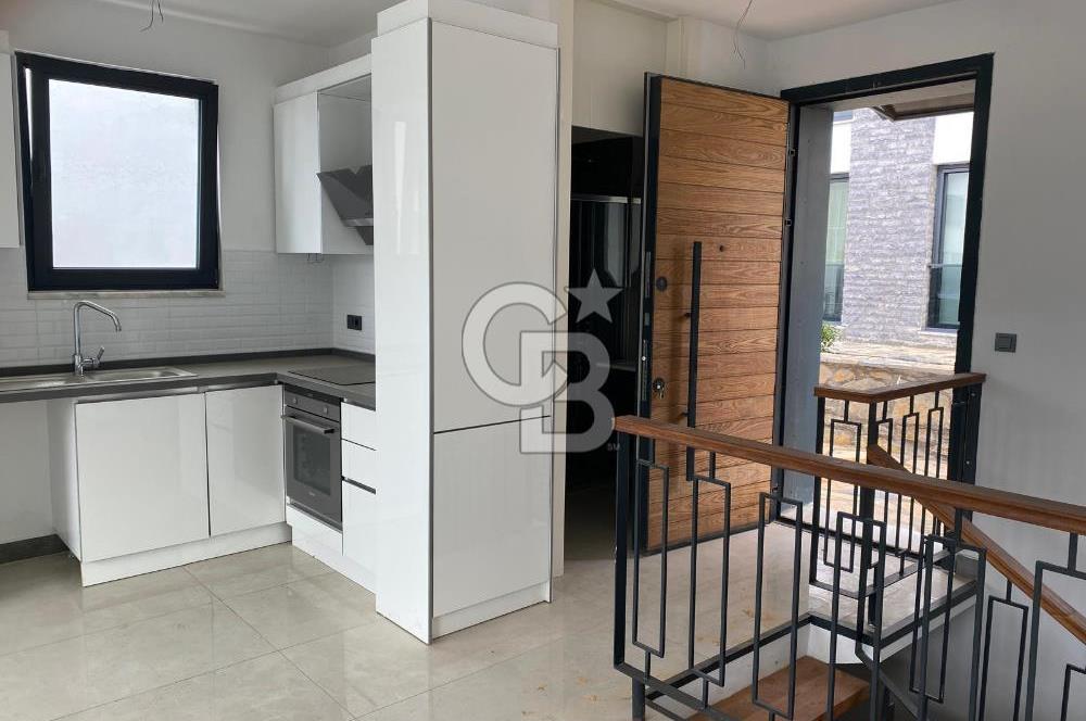 HAVUZLU VE PRESTİJLİ SİTE İÇİ 3 BANYOLU DELUXE 2+1 VİLLA TAKASLI