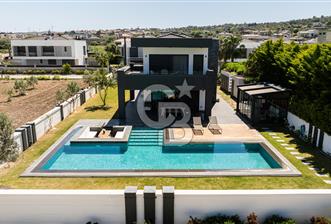 ÇEŞME DALYAN'DA HAVUZLU ÖZEL TASARIM SATILIK 5+2 VİLLA - 1 - 350224