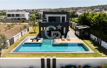 ÇEŞME DALYAN'DA HAVUZLU ÖZEL TASARIM SATILIK 5+2 VİLLA