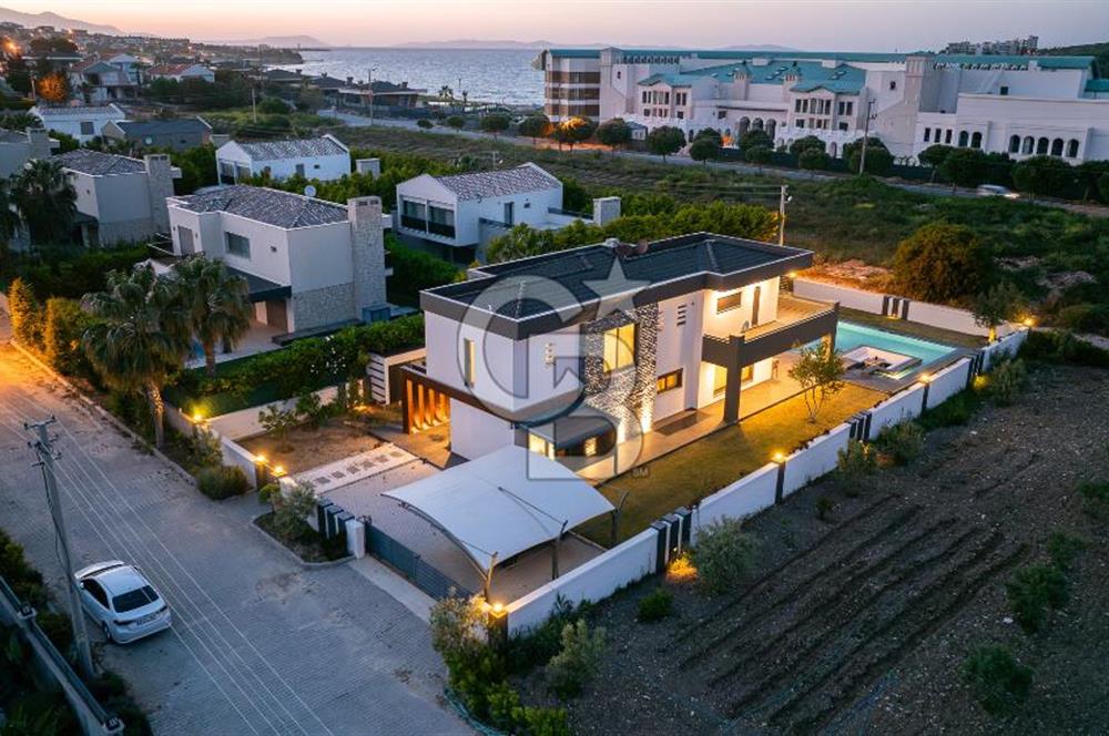 ÇEŞME DALYAN'DA HAVUZLU ÖZEL TASARIM SATILIK 5+2 VİLLA