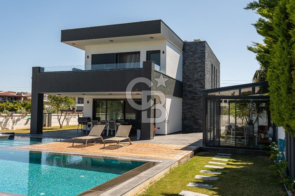 ÇEŞME DALYAN'DA HAVUZLU ÖZEL TASARIM SATILIK 5+2 VİLLA