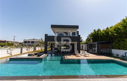 ÇEŞME DALYAN'DA HAVUZLU ÖZEL TASARIM SATILIK 5+2 VİLLA
