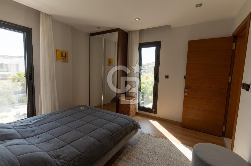 ÇEŞME DALYAN'DA HAVUZLU ÖZEL TASARIM SATILIK 5+2 VİLLA