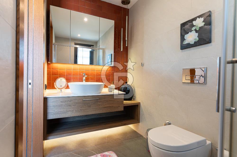 ÇEŞME DALYAN'DA HAVUZLU ÖZEL TASARIM SATILIK 5+2 VİLLA