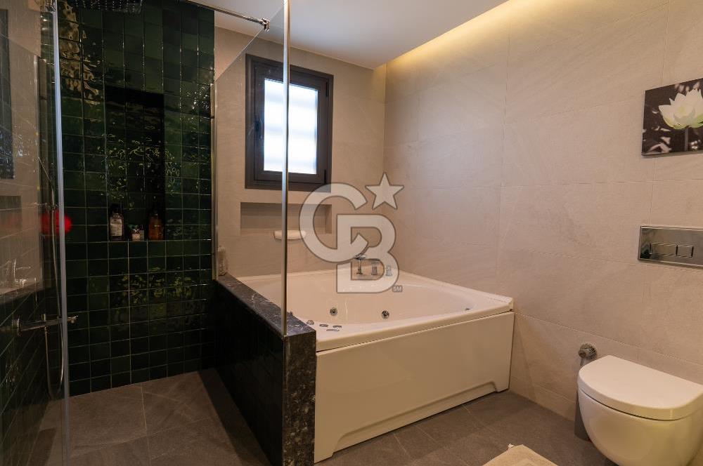 ÇEŞME DALYAN'DA HAVUZLU ÖZEL TASARIM SATILIK 5+2 VİLLA