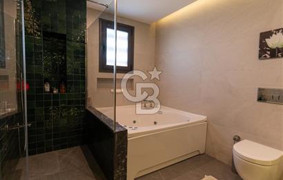 ÇEŞME DALYAN'DA HAVUZLU ÖZEL TASARIM SATILIK 5+2 VİLLA