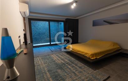 ÇEŞME DALYAN'DA HAVUZLU ÖZEL TASARIM SATILIK 5+2 VİLLA