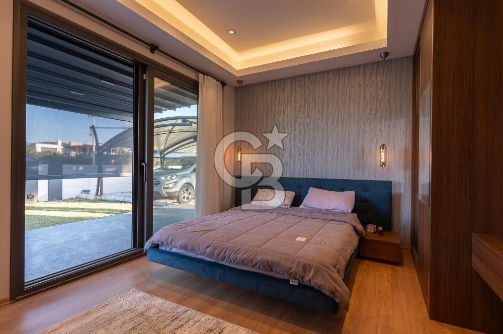 ÇEŞME DALYAN'DA HAVUZLU ÖZEL TASARIM SATILIK 5+2 VİLLA