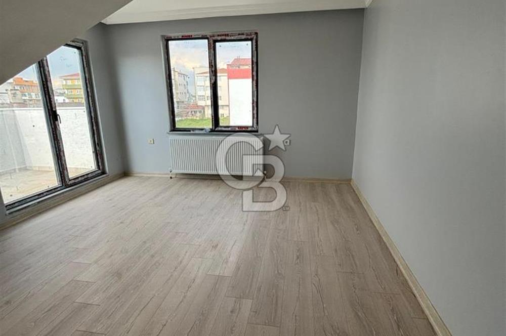 MUTLUKENTTE EMSALSİZ! Masrafsız, Geniş Teraslı 4+1 Fırsatı!