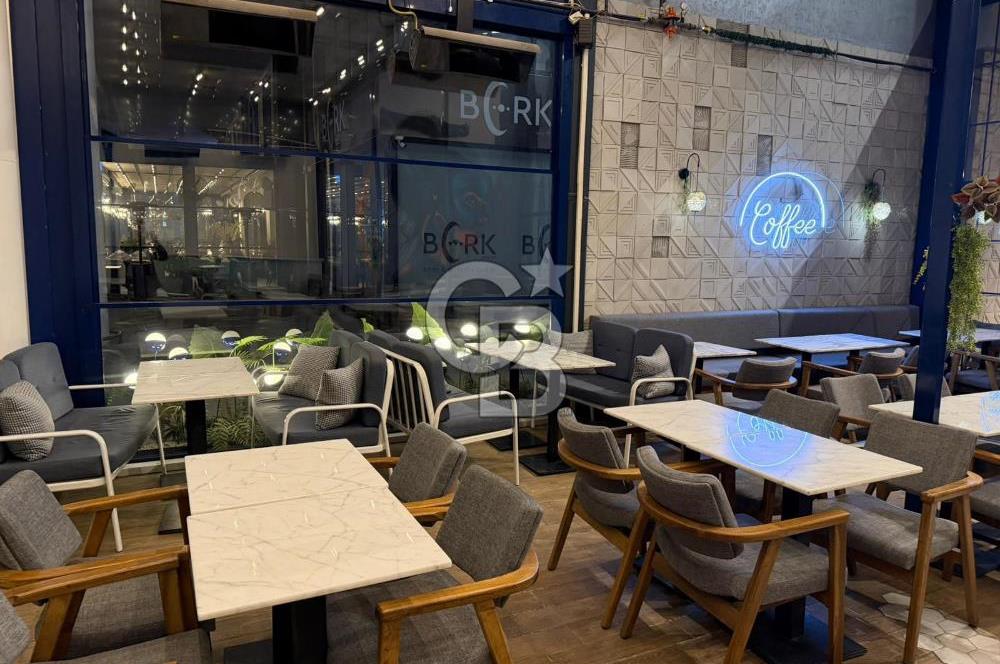 VELUX'UN GÖZDE NOKTASINDA DEVREN KİRALIK CAFE