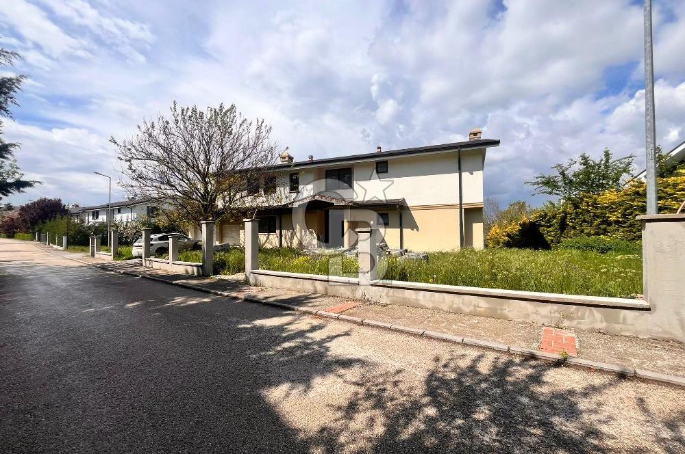 Cb Vizyon Tuğba ERKAL'dan Kargen Sitesinde Geniş Bahçeli Villa