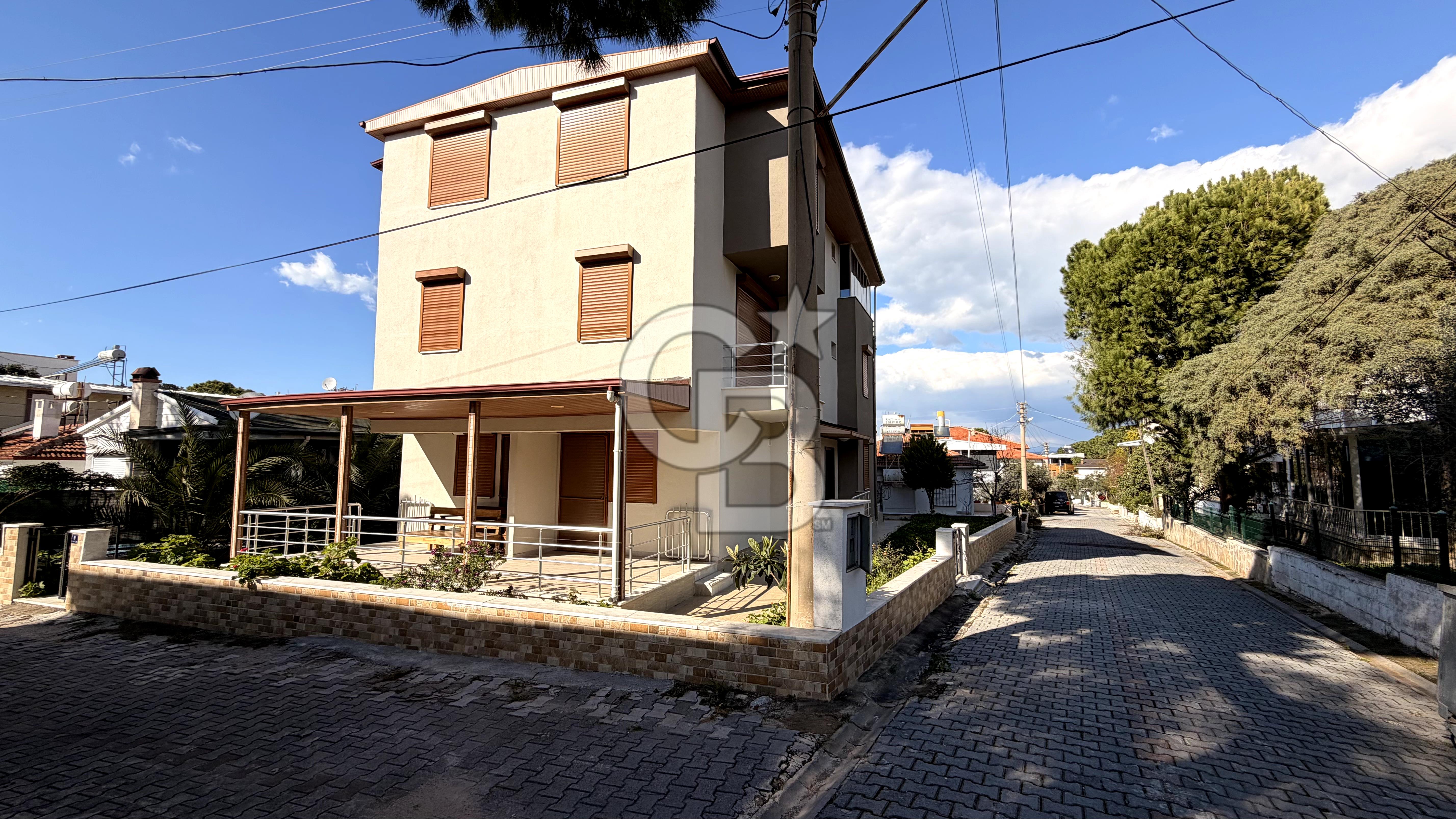 MAVİŞEHİR'DE İKİZ VİLLA KONSEPTİNDE TEK BLOK SATILIK TRİPLEX Favorilerime Ekle Yazdır
