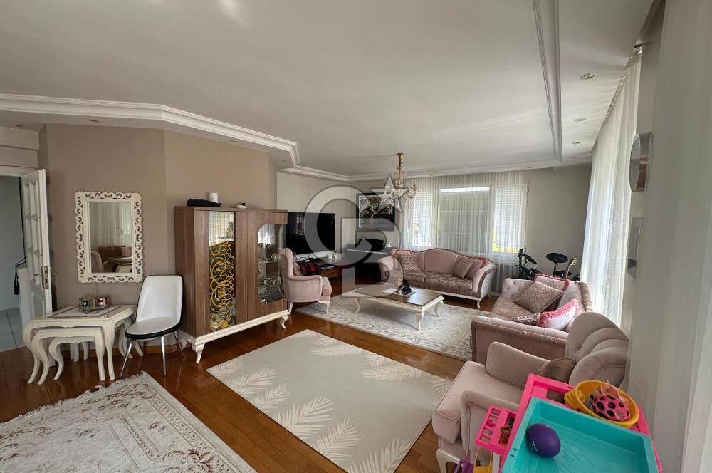 FENERYOLU'NDA GENİŞ FERAH KATTA TEK KİRALIK 4+1 DAİRE