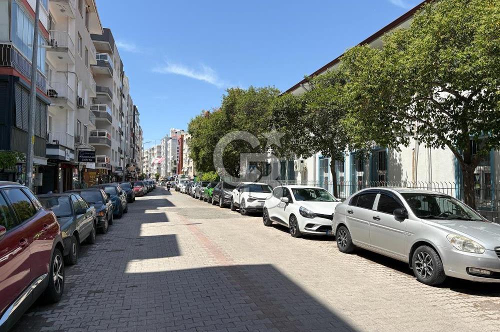 Bostanlıda Merkezi Konumda Satılık Dükkan