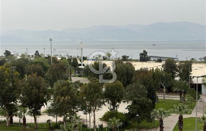 Bostanlı merkezde deniz manzaralı ferah ve aydınlık daire