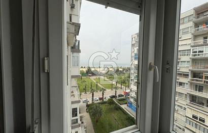 Bostanlı merkezde deniz manzaralı ferah ve aydınlık daire