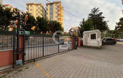 Necip Fazıl Mah. Ulaş Sitesinde Otoparklı Güvenlikli 2+1