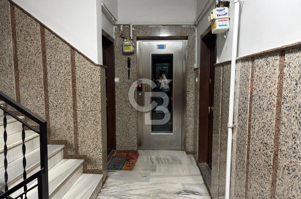 Necip Fazıl Mah. Ulaş Sitesinde Otoparklı Güvenlikli 2+1