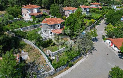 Kuşçular Yeşiloba Sitesi’nde Doğa İçinde Müstakil Satılık Villa