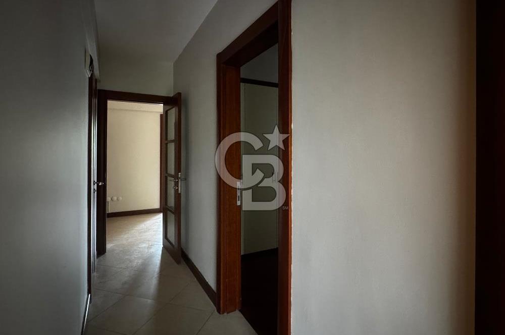 BAĞDAT CADDESİ SUADİYE’DE PRESTİJLİ TABELA DEĞERİ YÜKSEK OFİS