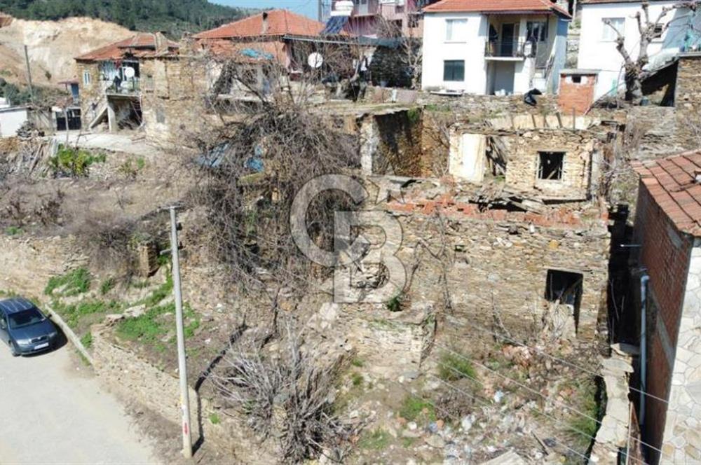 İzmir Bayındır Önü Açık Yola Cepheli Satılık Müstakil Ev ve Arsa