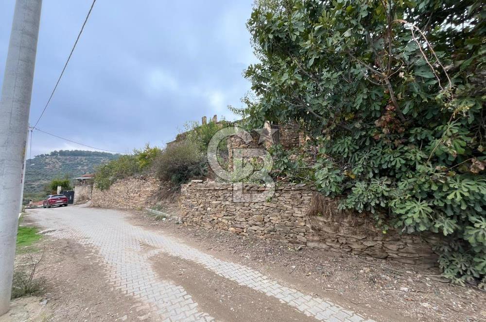İzmir Bayındır Önü Açık Yola Cepheli Satılık Müstakil Ev ve Arsa
