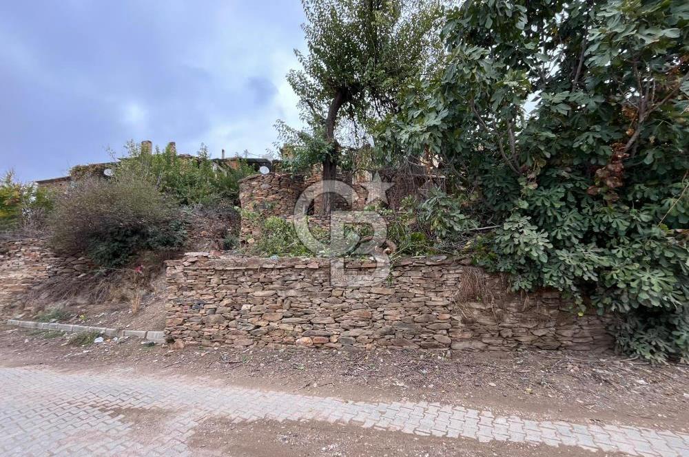 İzmir Bayındır Önü Açık Yola Cepheli Satılık Müstakil Ev ve Arsa