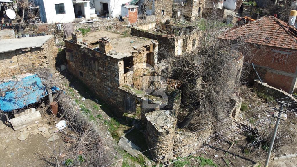 İzmir Bayındır Önü Açık Yola Cepheli Satılık Müstakil Ev ve Arsa