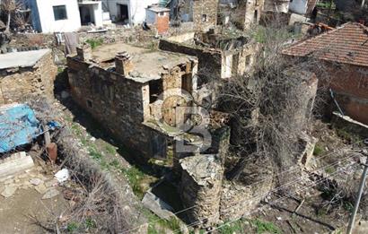 İzmir Bayındır Önü Açık Yola Cepheli Satılık Müstakil Ev ve Arsa