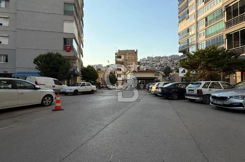 İzmir Bayraklıda site içi 3+1 satılık daire