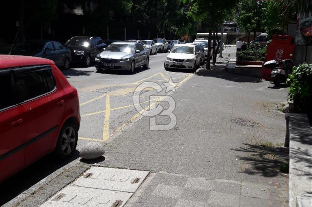 Metroya Yakın, Cadde Cepheli 2+1 Satılık Daire