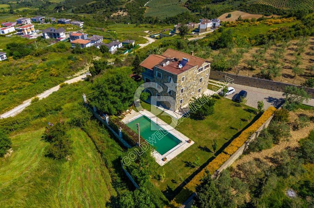 Kuşadası Yaylaköy’de Full Deniz Manzaralı, Zeytinlik İçerisinde Satılık Özel Malikane