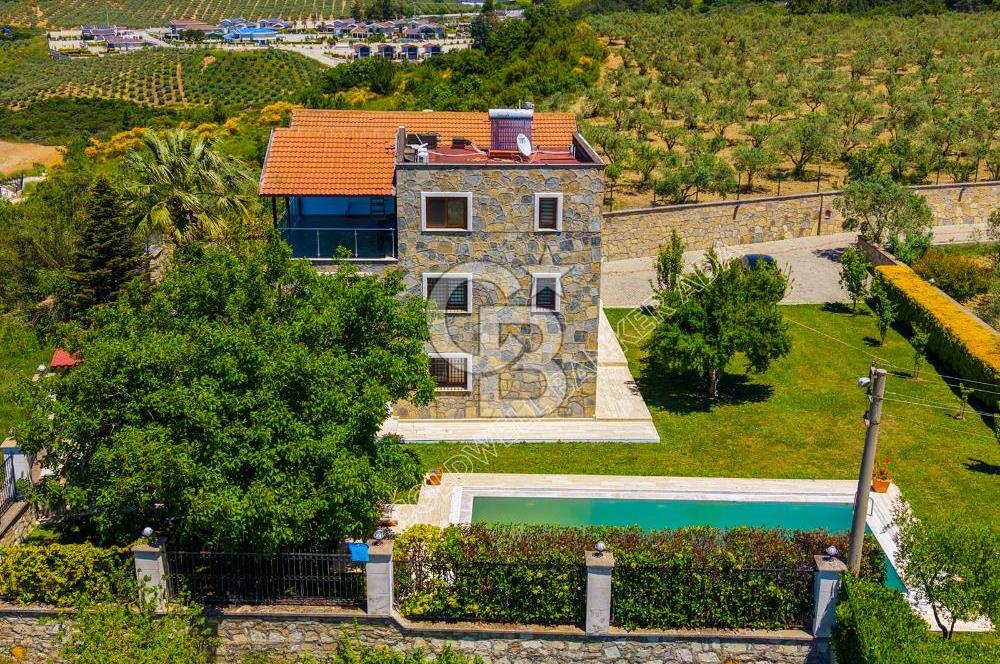 Kuşadası Yaylaköy’de Full Deniz Manzaralı, Zeytinlik İçerisinde Satılık Özel Malikane