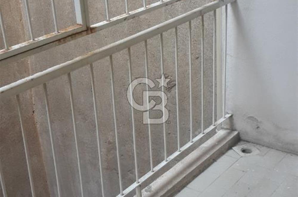 KARŞIYAKA ÇARŞININ GÖBEĞİNDE  2+1 KLASİK 80 m2 ARAKAT DAİRE
