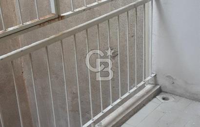 KARŞIYAKA ÇARŞININ GÖBEĞİNDE  2+1 KLASİK 80 m2 ARAKAT DAİRE