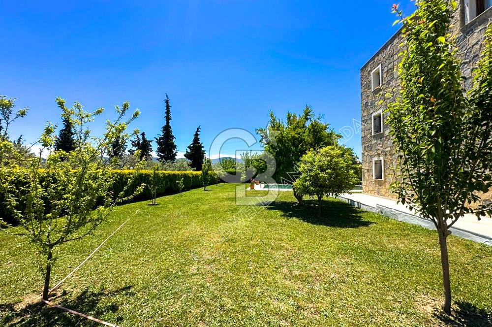 Kuşadası Yaylaköy’de Full Deniz Manzaralı, Zeytinlik İçerisinde Satılık Özel Malikane