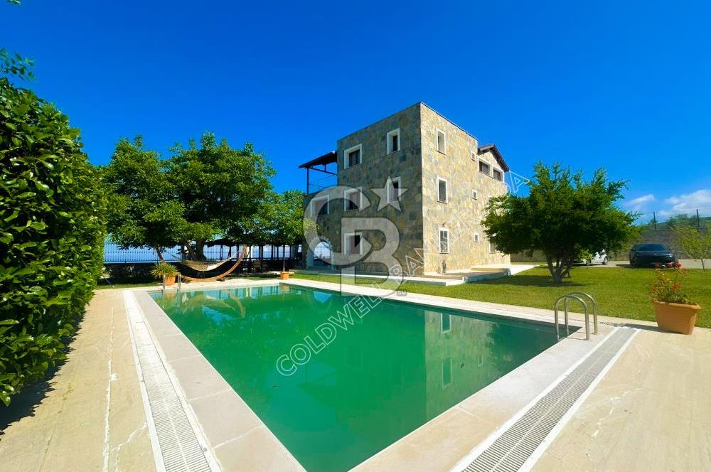 Kuşadası Yaylaköy’de Full Deniz Manzaralı, Zeytinlik İçerisinde Satılık Özel Malikane