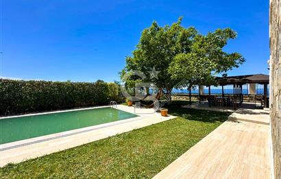 Kuşadası Yaylaköy’de Full Deniz Manzaralı, Zeytinlik İçerisinde Satılık Özel Malikane