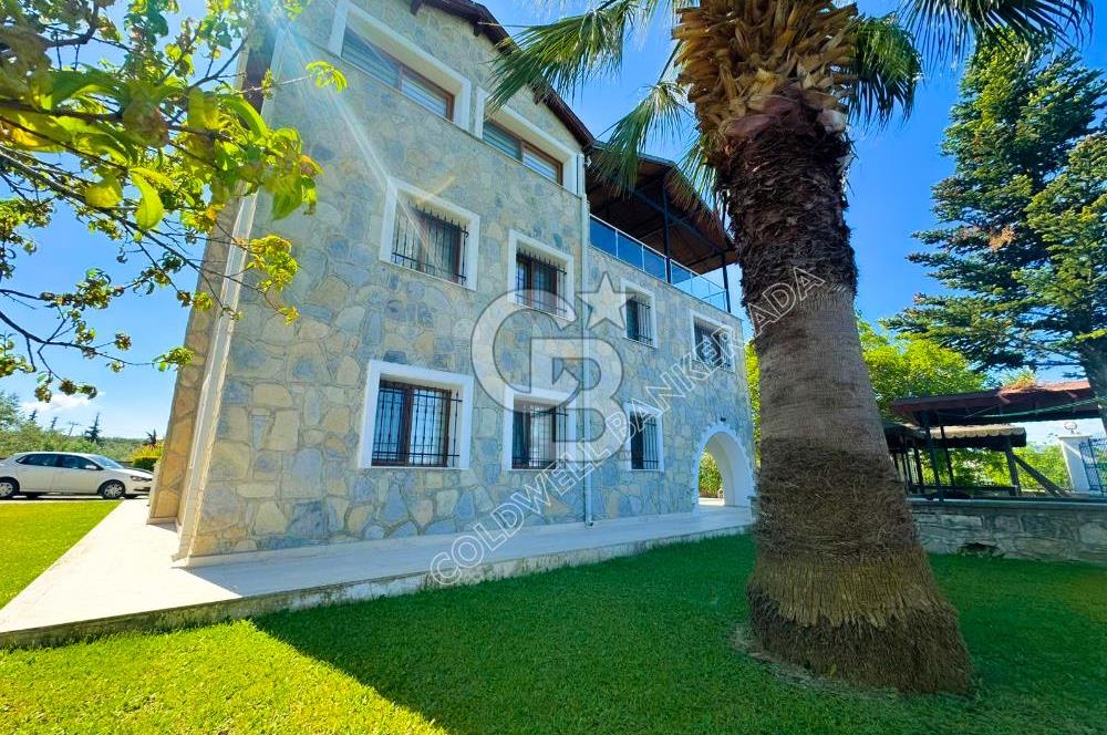 Kuşadası Yaylaköy’de Full Deniz Manzaralı, Zeytinlik İçerisinde Satılık Özel Malikane
