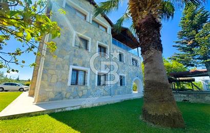 Kuşadası Yaylaköy’de Full Deniz Manzaralı, Zeytinlik İçerisinde Satılık Özel Malikane