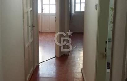 KARŞIYAKA ÇARŞININ GÖBEĞİNDE  2+1 KLASİK 80 m2 ARAKAT DAİRE