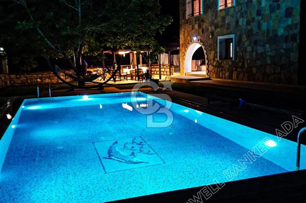 Kuşadası Yaylaköy’de Full Deniz Manzaralı, Zeytinlik İçerisinde Satılık Özel Malikane