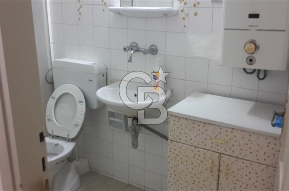 KARŞIYAKA ÇARŞININ GÖBEĞİNDE  2+1 KLASİK 80 m2 ARAKAT DAİRE